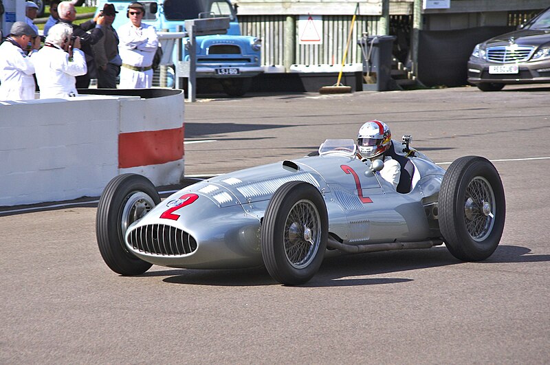 ファイル:Mercedes-Benz W154 at Goodwood Revival 2012 (3).jpg