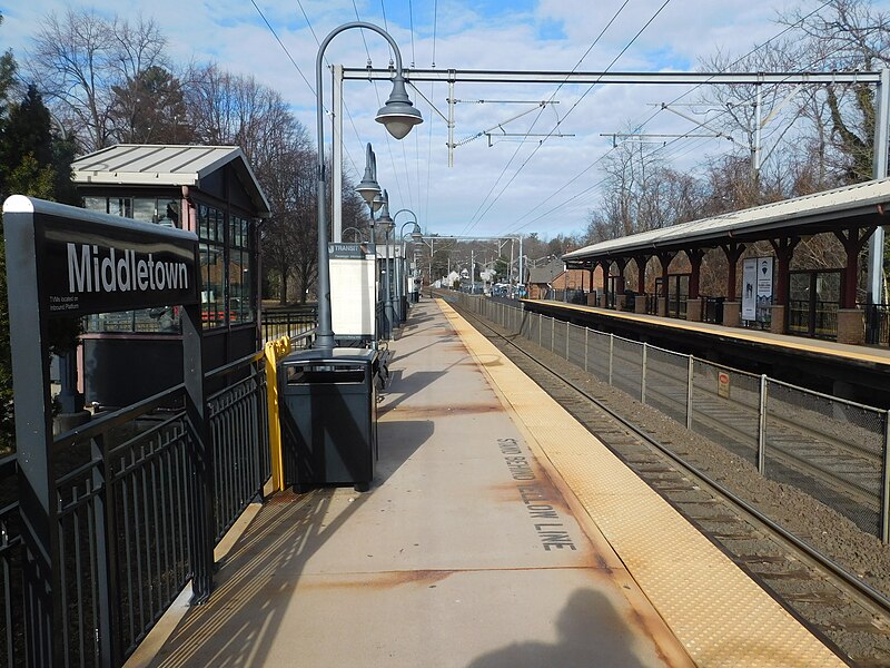 File:Middletown Station (39735861721).jpg