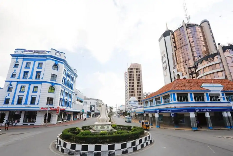 File:Moi Avenue Mombasa.png