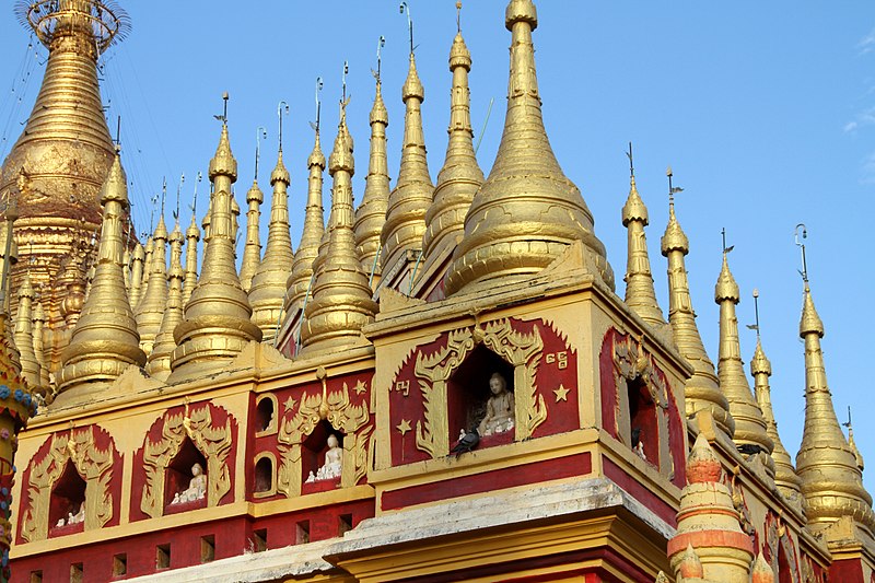 File:Monywa-Thanboddhay-34-Stupas-gje.jpg