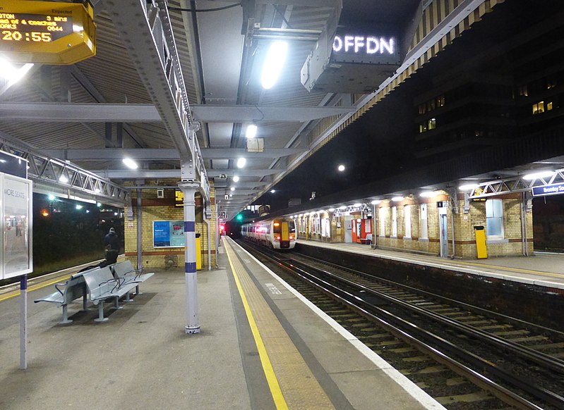 File:Moonset at Bromley South 3 class 375s 2K58 Ramsgate to Victoria (15776742149).jpg