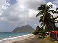 Plage de Diamant met Morne Larcher op de achtergrond