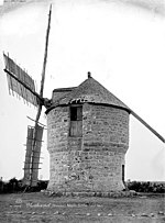 Moulin a vent fortifie - Vue d'ensemble - Plouharnel - Mediatheque de l'architecture et du patrimoine - APMH00005253.jpg