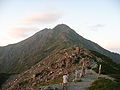 北岳山荘横より仰ぐ北岳