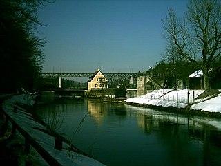 Großhesseloher Schleuse and Brücke