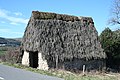 Pailler traditionnel (près de Candoubre), couvert d'un toit de genêts.