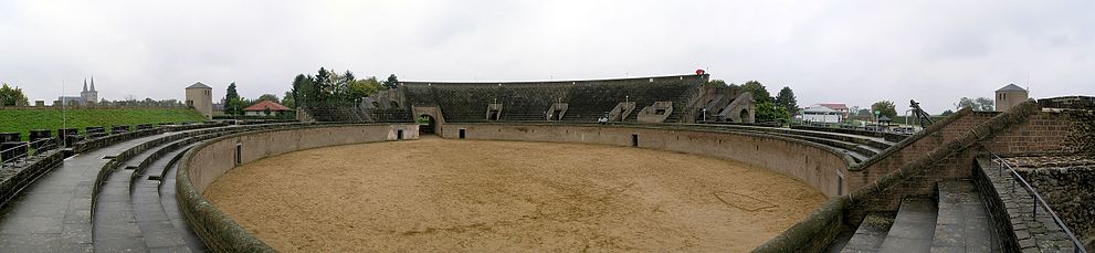 Панорама римского амфитеатра в Археологическом парке