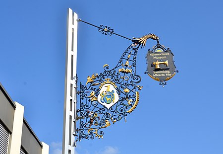 Nasenschild Nähmaschinen Museum, Firma Mey in Lautlingen (Zollernalbkreis)