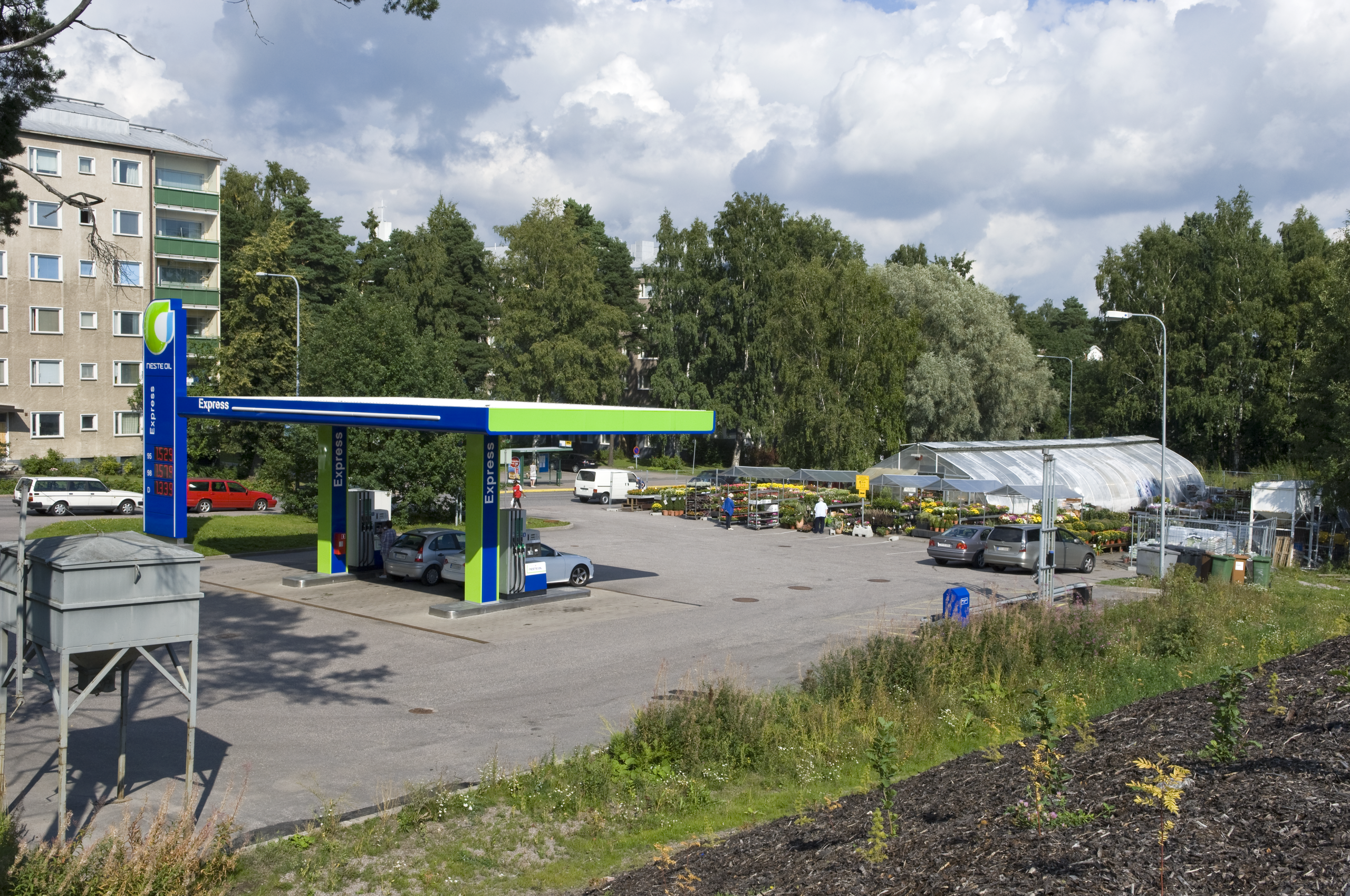 File:Neste Munkkivuori petrol station August 24  - Wikimedia Commons