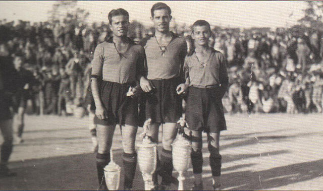 Nikiphoros, Kostas and Kleanthis Vikelidis (1930)