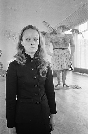 Niki De Saint Phalle: Leben, Künstlerische Entwicklung, Ehrungen