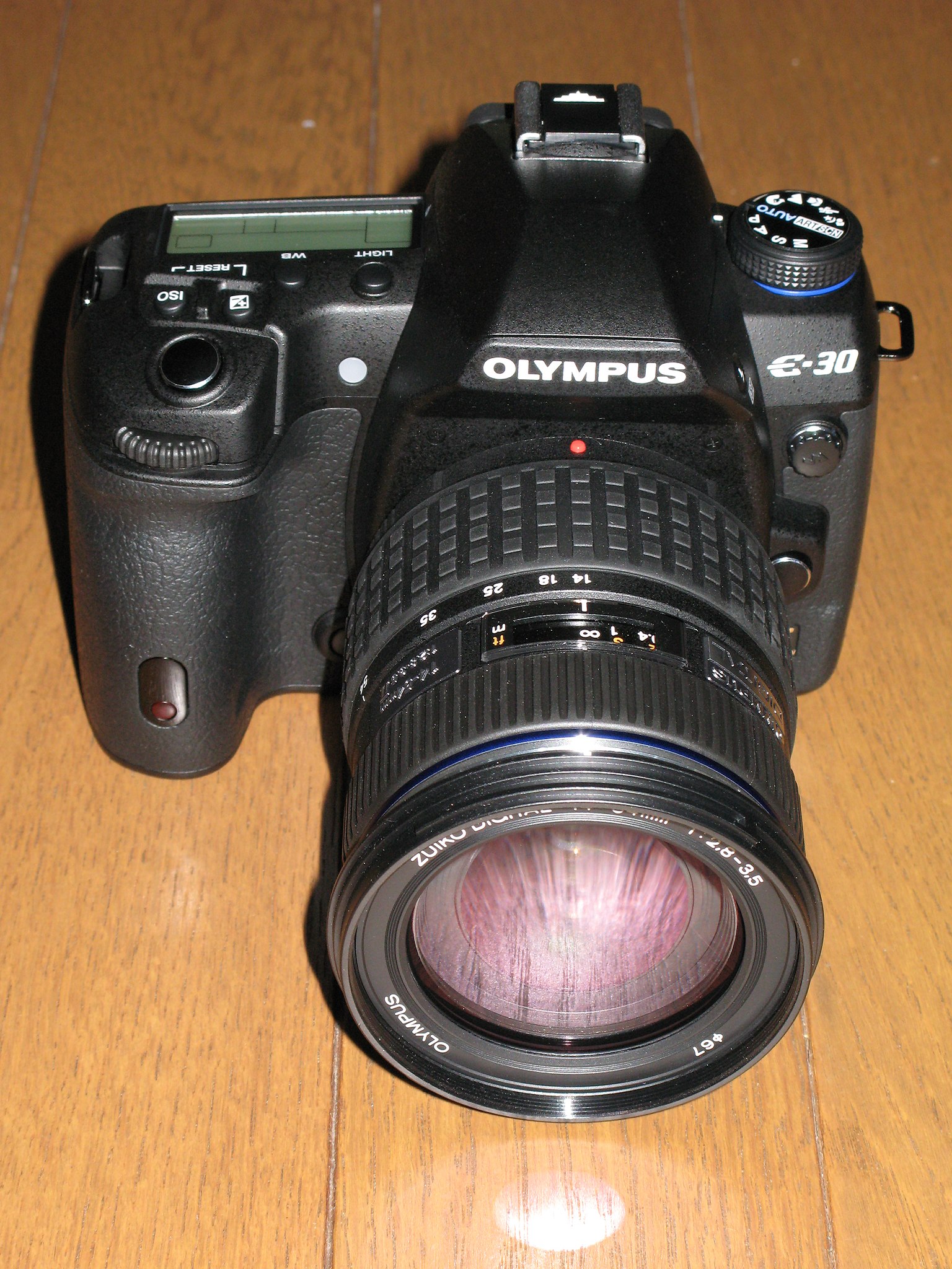 File:Olympus E-30 with ZD 14-54mm f2.8-3.5II 01.JPG - Wikimedia