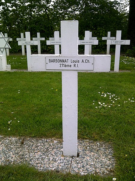 File:Oorlogsmonument op het Franse Ereveld te Kapelle aan de Kitskinderseweg te Kapelle. 11.jpg