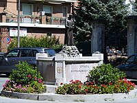 Il vicino monumento a San Francesco