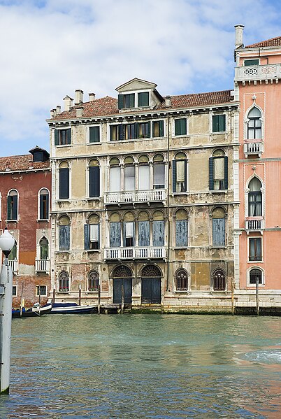 File:Palazzo Tiepolo (Venice).jpg