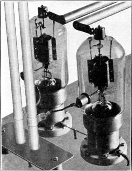 A 120 MHz oscillator from 1938 using a parallel rod transmission line resonator (Lecher line). Transmission lines are widely used for UHF oscillators.