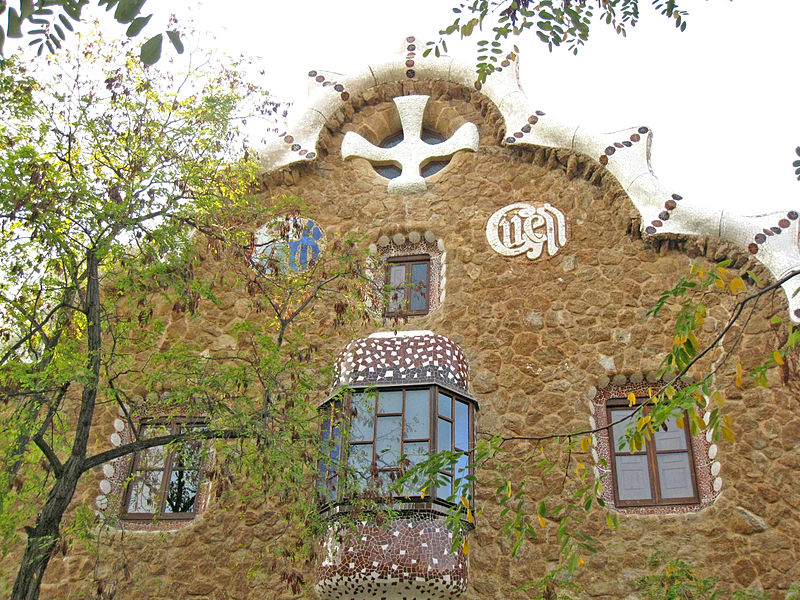 File:Parc Güell, entrada.jpg