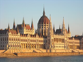 Parliament. View from the Danube.jpg