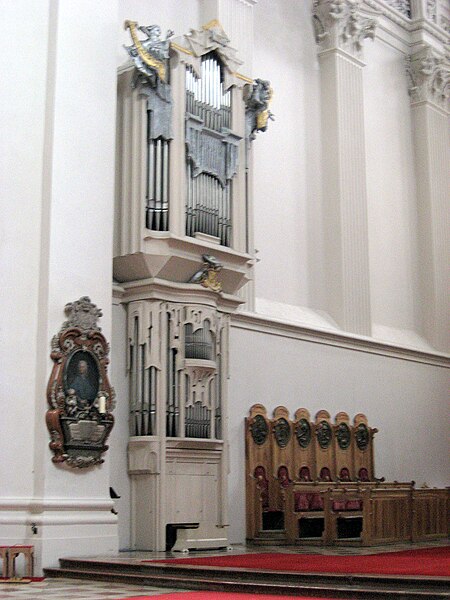 File:Passau cathedral - Choir organ.jpg