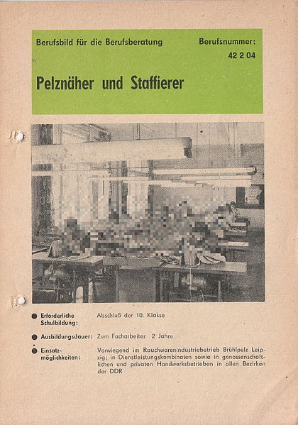 File:Pelznäher und Staffierer, Berufsbild DDR, 1978.jpg