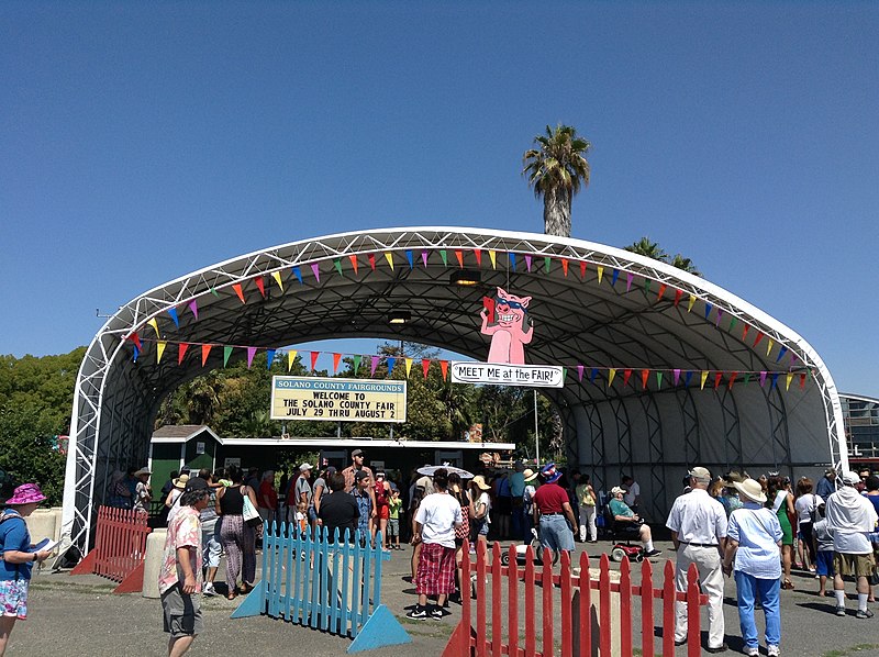 File:People line up at the gate to the Solano County Fair in Vallejo, California.jpg