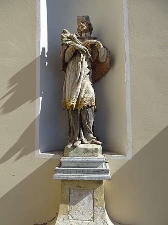 Heiligenfigur neben dem Südportal der Pfarr- und Wallfahrtskirche Maria Lankowitz von Benutzer:Liuthalas