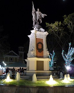 Plaza Colón bei Nacht