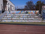 Praha - Modřany, Modřanská 10a, Základní škola T. G. Masaryka - pomalované schody u hřiště