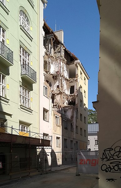 File:Preßgasse 2, Vienna, after gas detonation.jpg