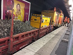 Train de chantier de renouvellement du ballast des voies du RER A lors des travaux d'été en août 2017.