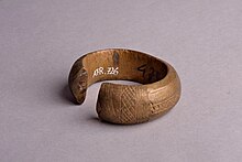 Bronze manilla, the currency of many centuries Raccolte Extraeuropee - AFR 00726 - Bracciale moneta (Manilla).jpg