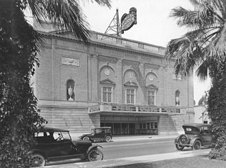 The theatre in 1922 Raymond Theatre Pasadena 1922.jpg