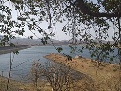 Reservoir of Sei dam in Kotra tehsil, Udaipur district, Rajasthan, shot in May 2019.jpg