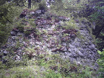 ruins of the castle, photographed in 2008 Ruine Hohenburg Lenggries 3.JPG