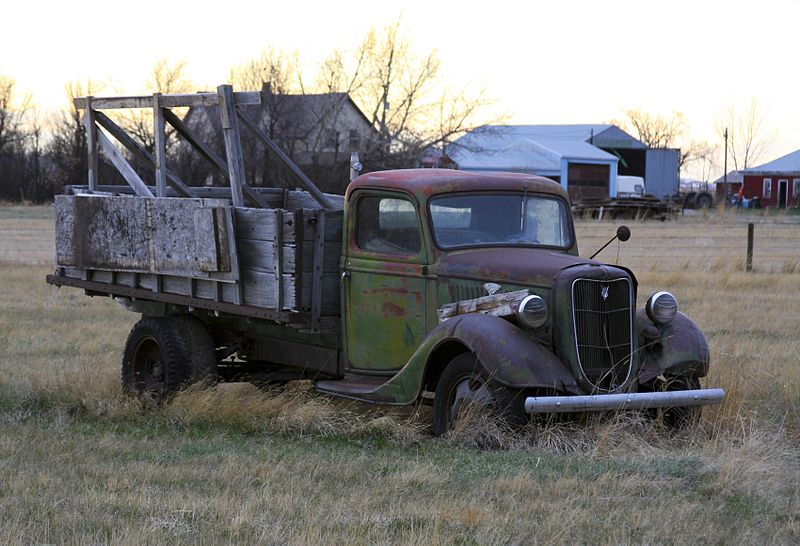 File:Rusty Old Ford Truck (3491076255).jpg