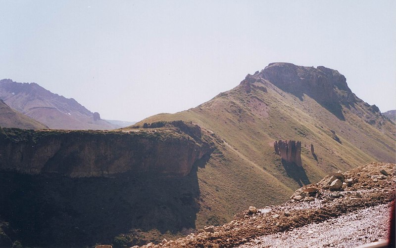 File:Ruta Talca- Malargue, Lado Chileno, Región del Maule, Chile - panoramio.jpg