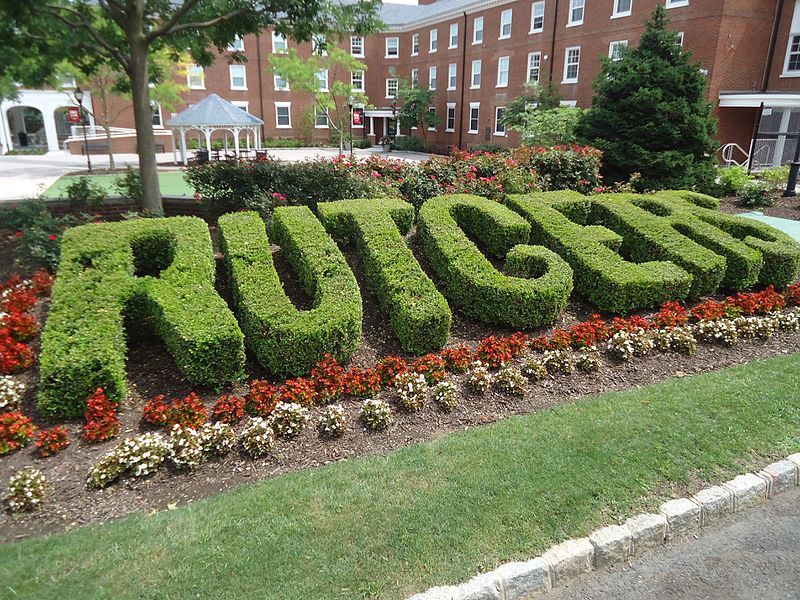 File:Rutgers University College Avenue campus July 2016 Hedge spells out Rutgers.jpg