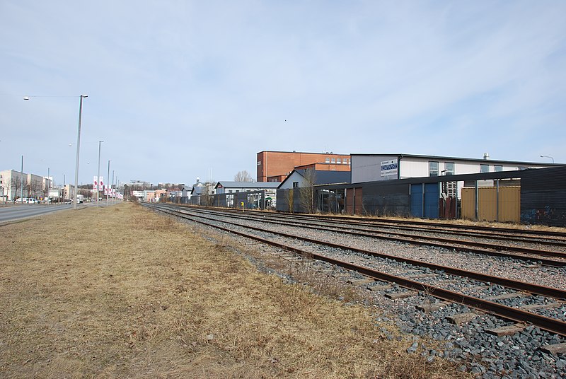 File:Sörnäinen harbour rail in 2009, Kyläsaari industrial.jpg