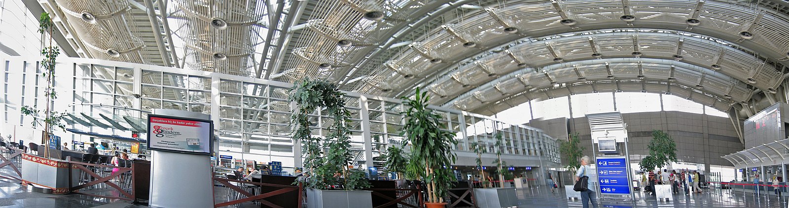 Аэропорт сабиха гекчен вылет. Сабиха Гекчен аэропорт Plaza Premium Lounge. Терминал Сабиха гегсен. Kozen p12 терминал.