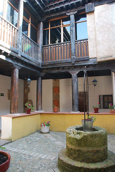 File:Saldaña 002 LaCasona.JPG