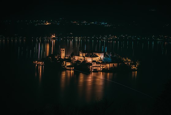 Isola di San Giulio - Orta San Giulio (NO) Autore: SirDiegoSamas Licensing: CC-BY-SA-4.0