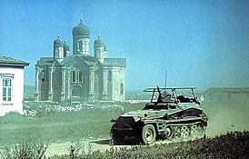 Sdkfz 250 на фоне Церкви Спаса Преображения в селе Ольховчик, май 1942 года