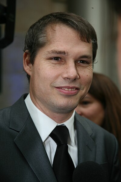 File:Shepard Fairey.jpg