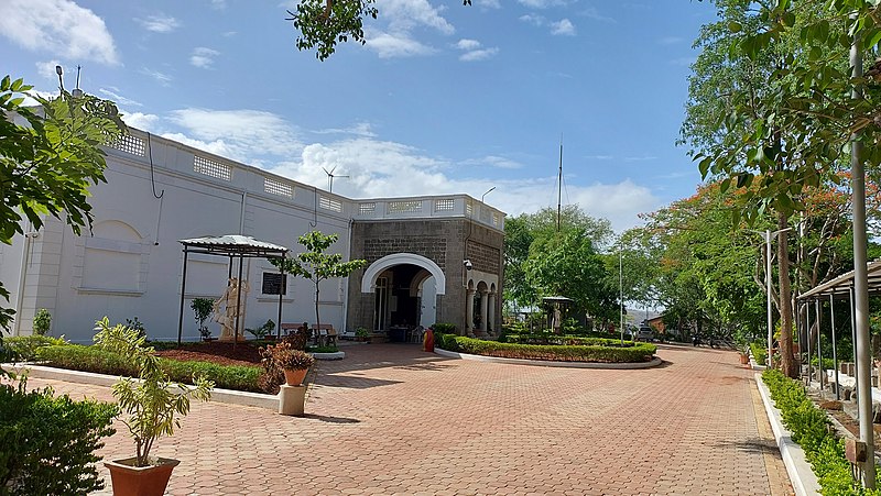 File:Shri Bhavani Museum & Library, Aundh (Satara).jpg