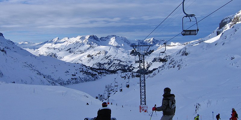 File:Skigebiet Engelberg Titlis - panoramio.jpg