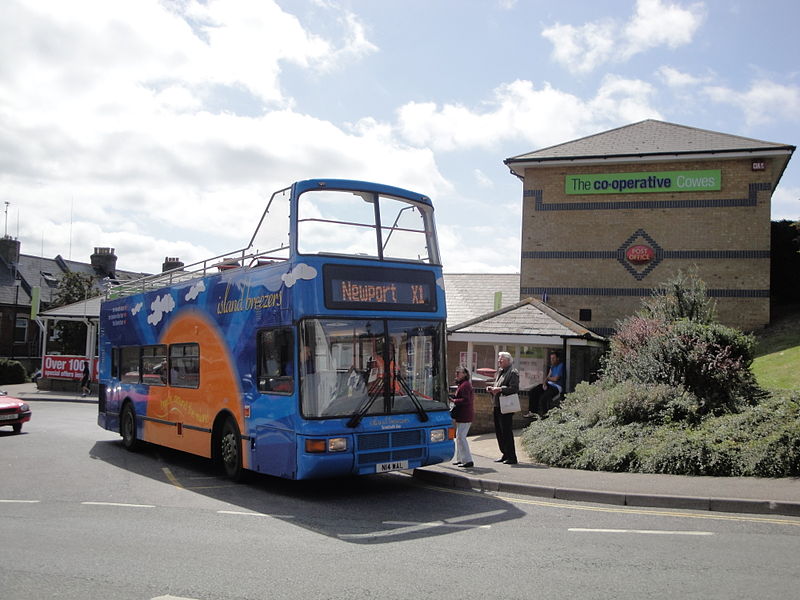 File:Southern Vectis 614 N14 WAL and Cowes Co-op.JPG