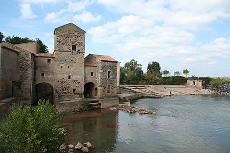 Средневековая мельница на реке Эро