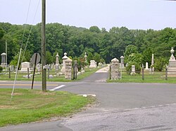 The entrance to Stepney Cemetery in 2007 Stepneycemetery01.jpg