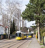 Triebwagen auf den Linien 63 (GTZO, re.) und 68 (GT6O, li.) an der Endhaltestelle Hirtestraße, 2021