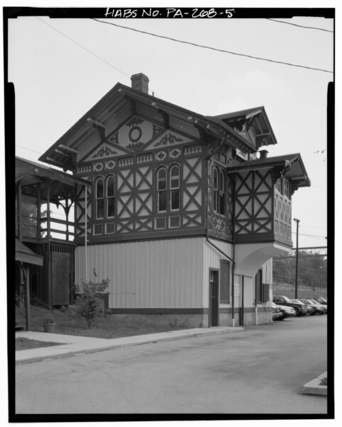 File:Strafford Railroad Station, East side of Old Eagle School Road, between Strafford Avenue and Penn Central Railroad tracks (Tredyffrin Township), Strafford, Chester County, PA HABS PA,15-STRAFO,2-5.tif